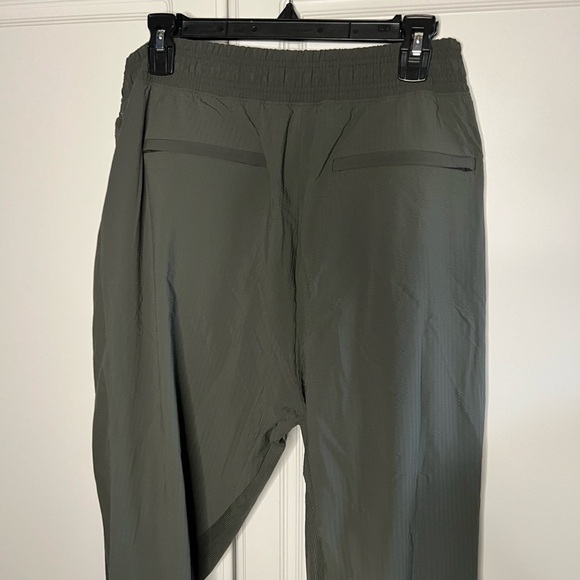 Athleta Textured Brooklyn Jogger Pant - Picture 8 of 11
